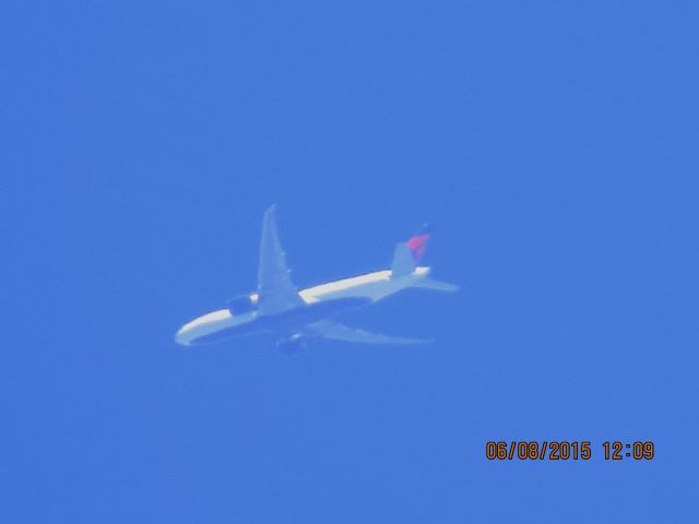 BOEING 777-200LR (N703DN)