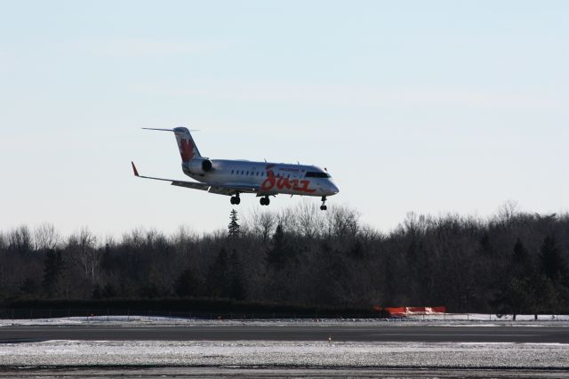 Canadair Regional Jet CRJ-200 (C-GZJA)