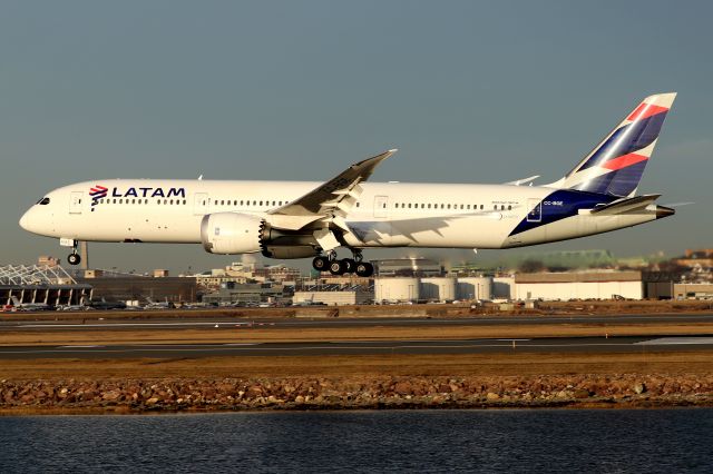 Boeing 787-8 (CC-BGE) - 'TAM 8164' arriving from São Paulo