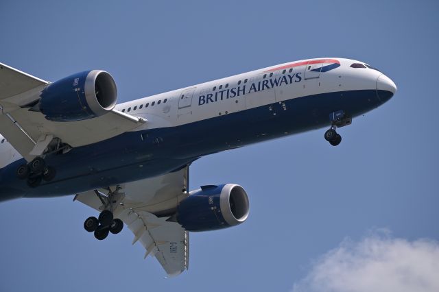 Boeing 787-8 (G-ZBKI) - 27.Apr.2025br /Landing at RWY22(B).br /The photo was taken at Jonanjima Seaside Park.