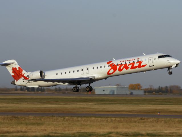 Canadair Regional Jet CRJ-700 (C-FCJZ)