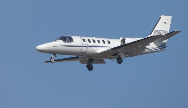 Cessna Citation II (N550HJ) - On final is this 2005 Cessna Citation Bravo in the Winter of 2019.