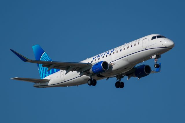 Embraer 175 (N611UX) - UA3970 from IAH to DFW, landing 17L at KDFW May 2 2020.