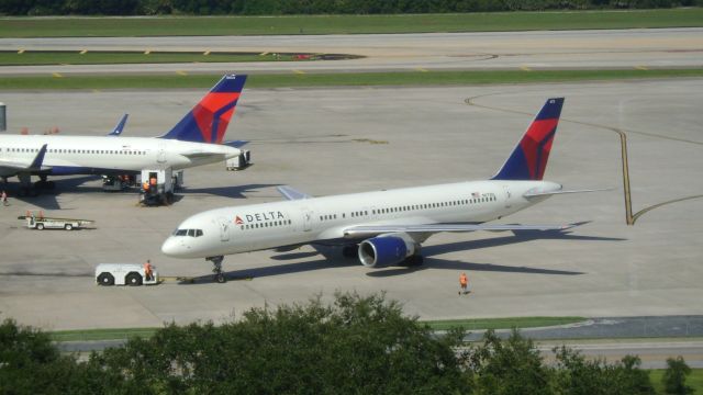 Boeing 757-200 (N673DL) - Being pushed back from gate