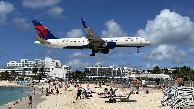 Boeing 757-200 (N672DL) - An obligary photo op of an airliner on approach to Princess Juliana Int'l Airport from Sunset Beach Bar & Grill overlooking Maho Beach.