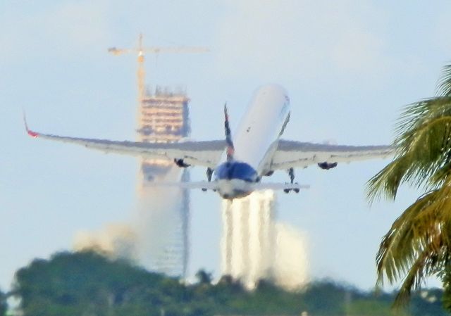 BOEING 767-300 (N536LA) - Rotating!
