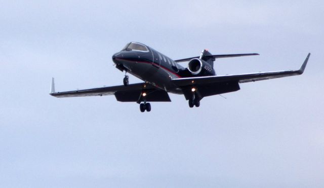 Learjet 31 (N3VJ) - On final is this 1991 Learjet 31A in the WInter of 2019. Currently configured for use as a Medevac.