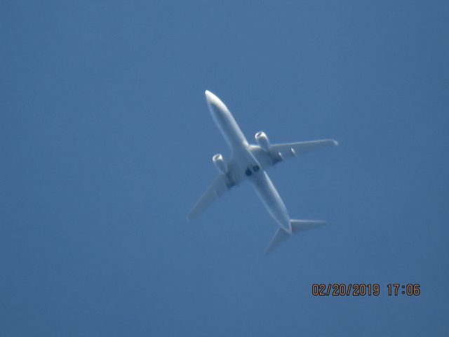 Boeing 737-800 (N990NN)