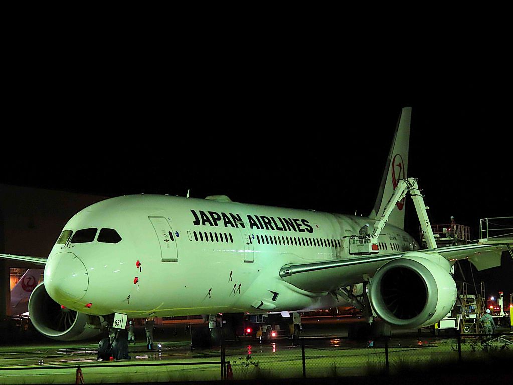 Boeing 787-8 (JA831J) - I took this picture on Nov 04, 2019.br /This is the washing scene of JA831J.
