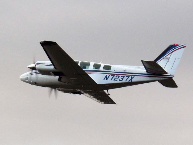 Beechcraft Baron (58) (N7237X) - Take off runway 26.