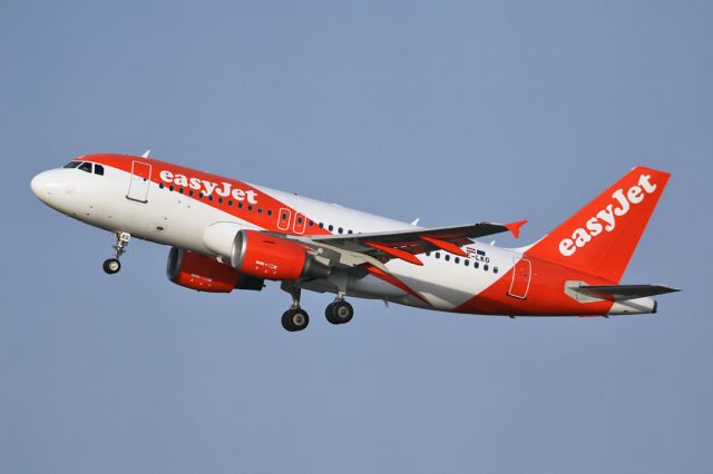 Airbus A319 (OE-LKG) - EZY1855 departing on the flight to Faro.  This aircraft used to be G-EZFU.