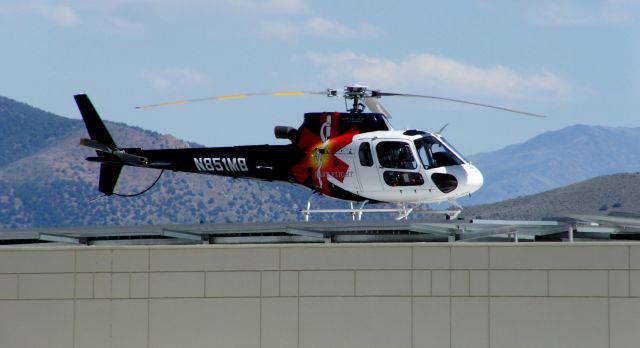 Eurocopter AS-350 AStar (N851MB) - Was listening to the scanner and heard a Care Flight say that he was landing at Carson Tahoe Regional Hospital. A closer look.