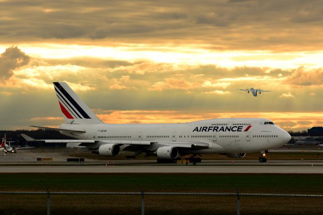 Boeing 747-400 (F-GEXB)