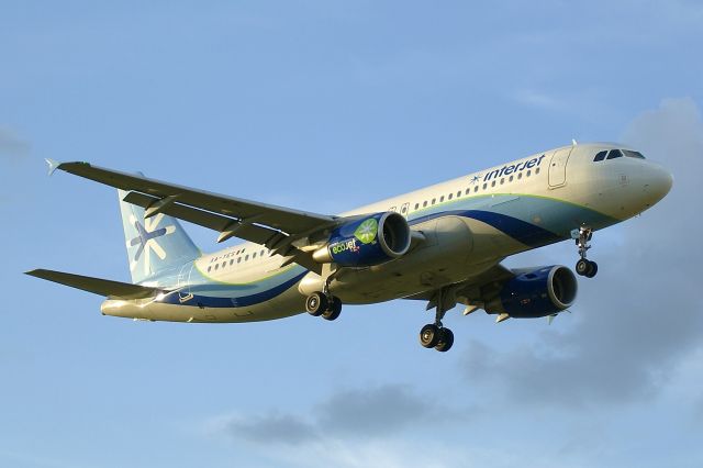 Airbus A320 (XA-YES) - 12R approach at sunset