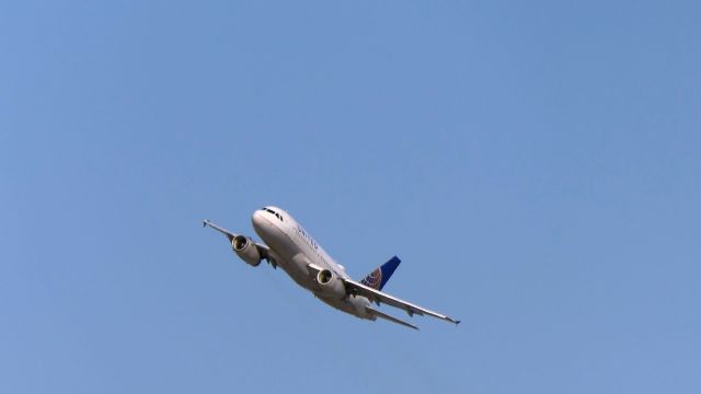 Airbus A319 (N840UA)