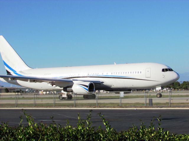 BOEING 767-200 (N767MW) - Taxiing to RWY 30