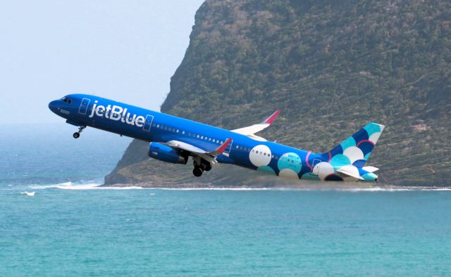 Airbus A321 (N957JB)