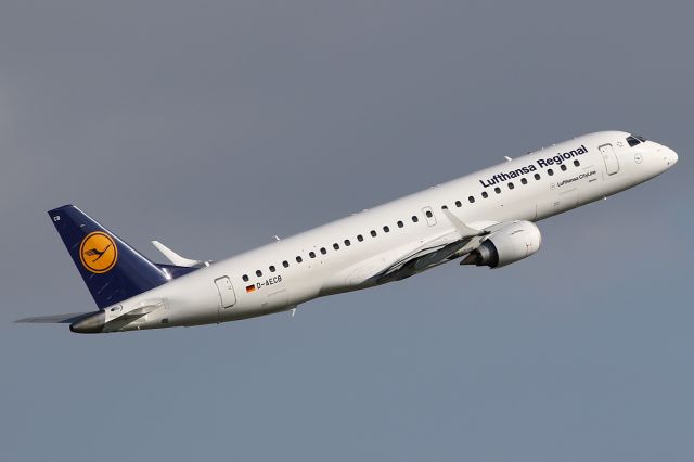 Canadair Regional Jet CRJ-900 (D-AECB)