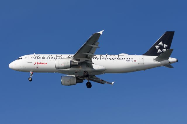 Airbus A320 (N689TA) - Avianca A320-200 landing in Boston