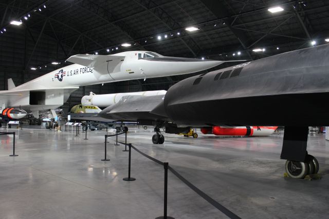 N20001 — - XB-70 valkerie meets SR-71 at USAF Museum 