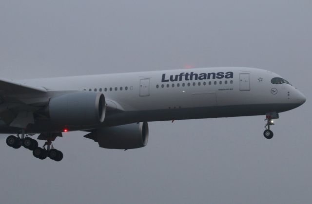 Airbus A350-900 (D-AIXA) - first landing in Nuremberg