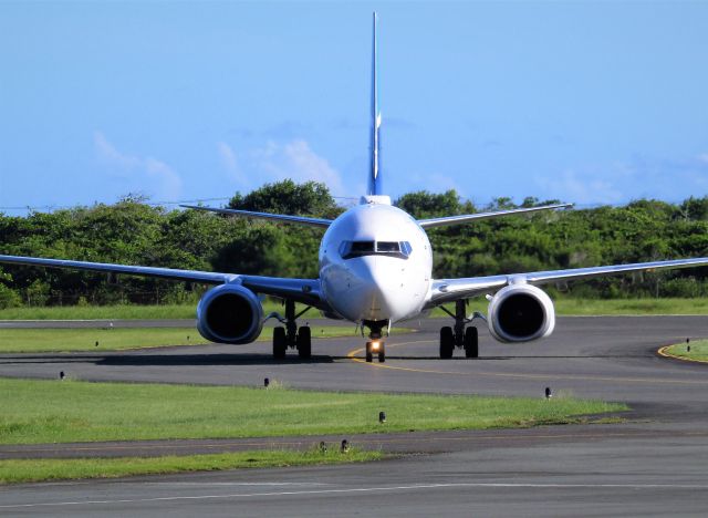 Boeing 737-800 (C-FKRF)