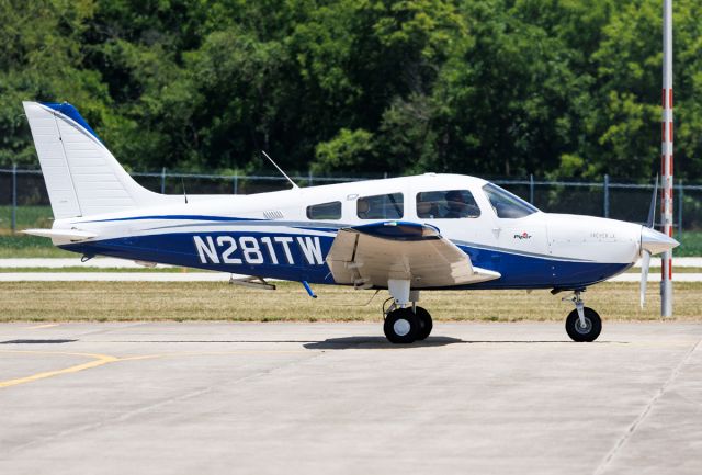 Piper Cherokee (N281TW)