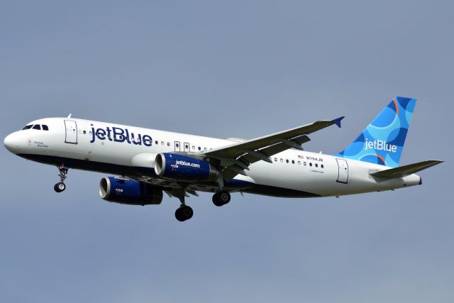 Airbus A320 (N794JB)