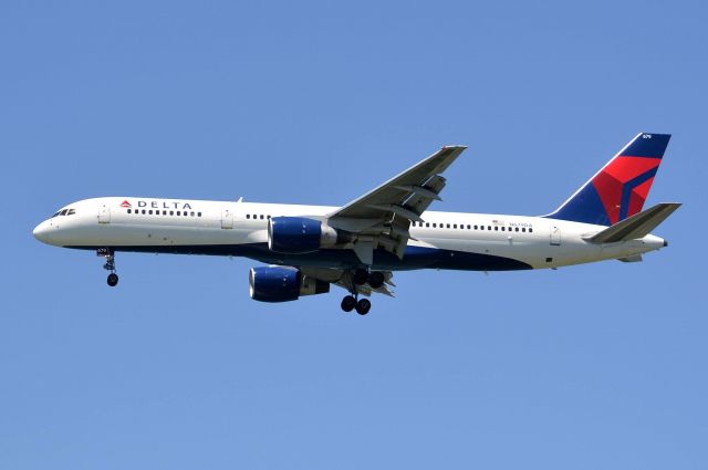 Boeing 757-200 (N679DA)