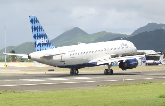 Airbus A320 (N504JB)