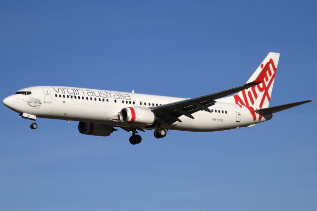 Boeing 737-800 (VH-YIQ)