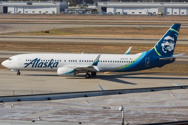 Boeing 737-900 (N317AS)