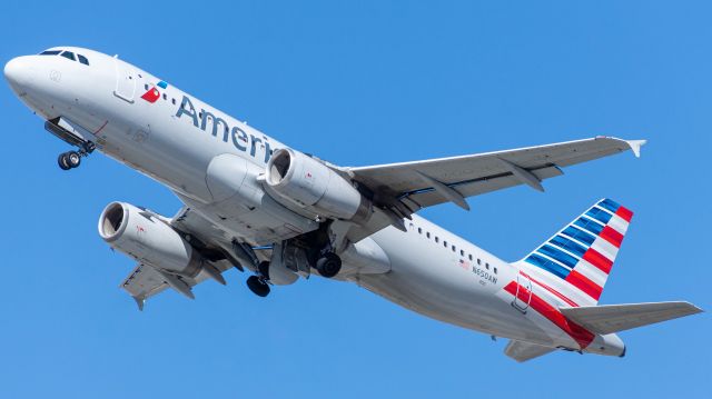 Airbus A320 (N650AW) - Departing 16L for Phoenix