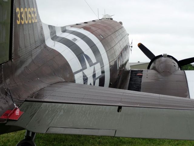 Douglas DC-3 (N345AB)