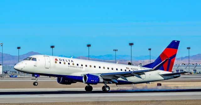 Embraer 175 (N242SY) - N242SY Delta Connection Embraer ERJ-175LR (ERJ-170-200 LR) SkyWest s/n 17000588 - Las Vegas - McCarran International (LAS / KLAS)br /USA - Nevada, January 7, 2018br /Photo: Tomás Del Coro