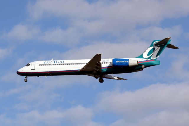 Boeing 717-200 (N954AT) - Airtran Airways, N954AT, Boeing 717-2BD, msn 55016, Photo by John A. Miller, a rel=nofollow href=http://www.PhotoEnrichments.comwww.PhotoEnrichments.com/a