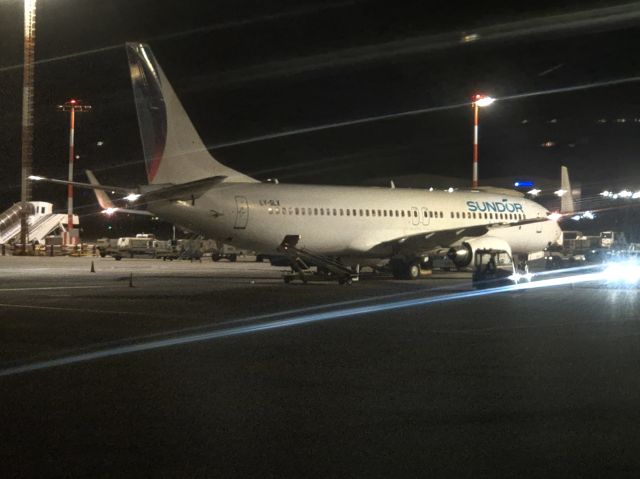 Boeing 737-800 (LY-SLX)