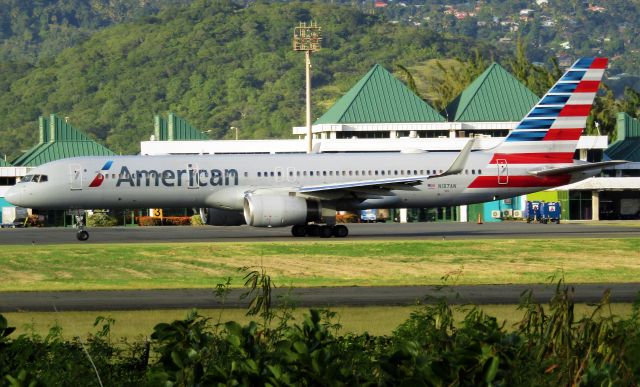 Boeing 757-200 (N187AN)