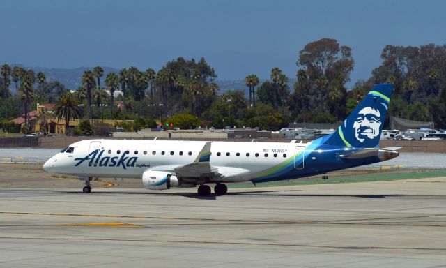 Embraer 175 (N196SY) - Alaska Airlines Embraer ERJ-175 N196SY in San Diego 