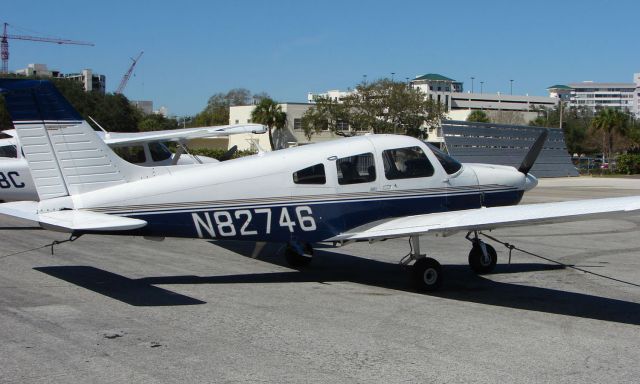 Piper Cherokee (N82746)