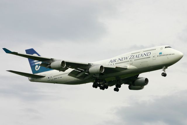 BOEING 767-300 (ZK-NBT)