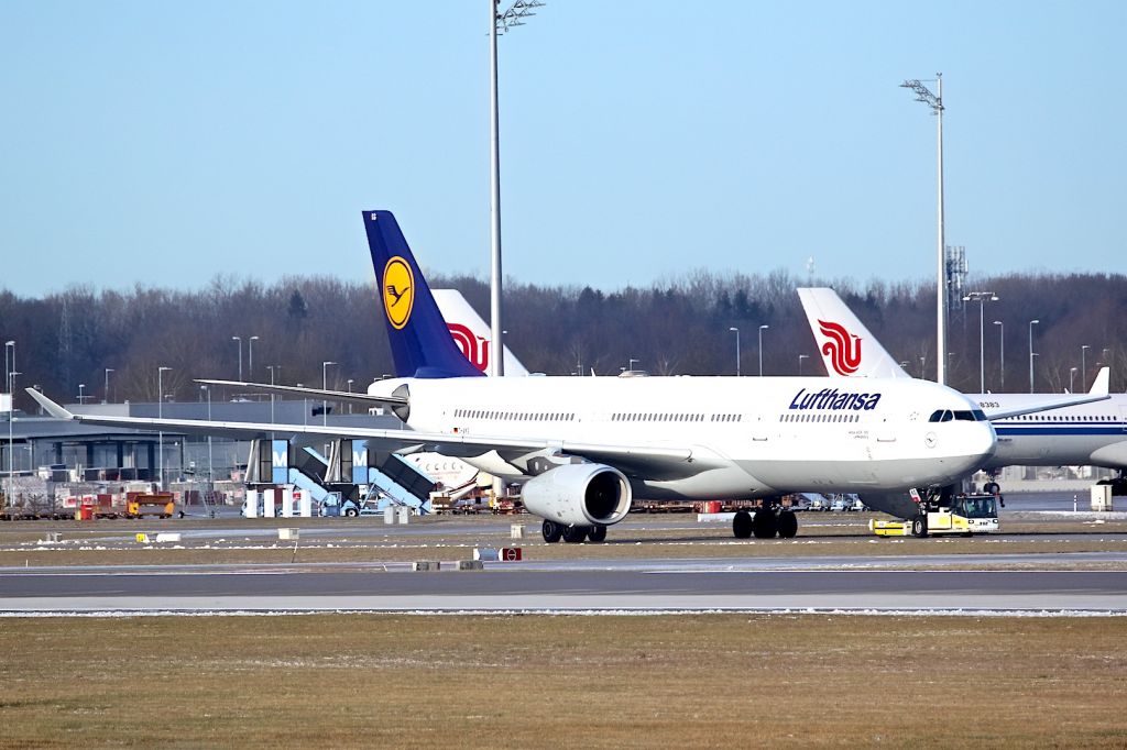 Airbus A330-300 (D-AIKG)