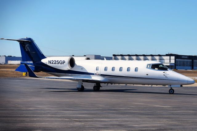 Learjet 60 (N225GP) - Privately owned Learjet 60 arriving into the FBO Ramp at the Buffalo Niagara International Airport from Teterboro (KTEB)