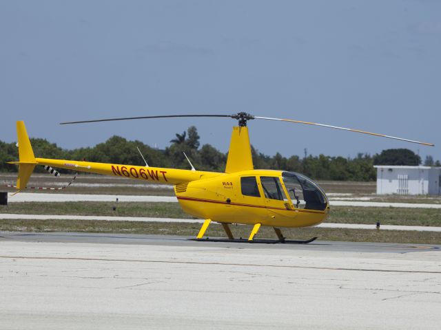 Robinson R-44 (N606WT)