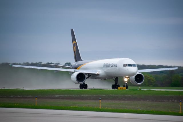 Boeing 757-200 (N402UP)