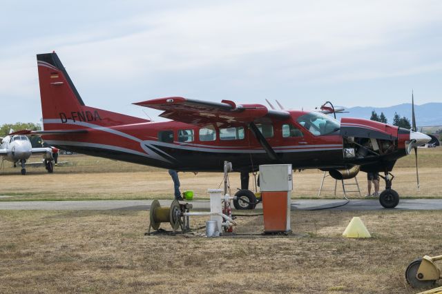 Cessna Caravan (D-FNDA) - Cessna 208 caravan Aerodrome de Corbas Rhone France le 16 sept 2018