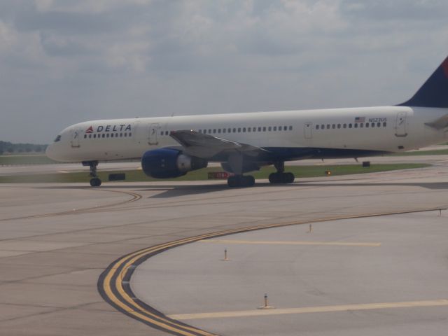 Boeing 757-200 (N523US) - Taken from a window of an SWA 737 after landing at MCO Airport.