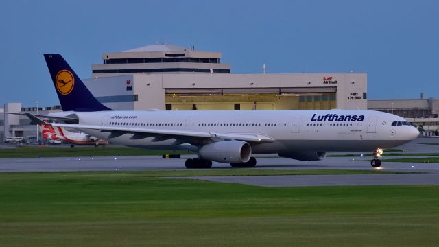 Airbus A330-300 (D-AIKQ)
