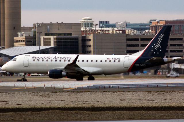 Embraer 175 (N402YX)