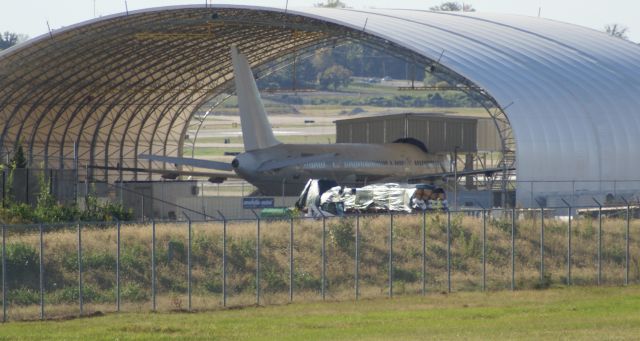 Boeing 757-200 (N757A) - Looks like the Catfish is getting her whiskers groomed.